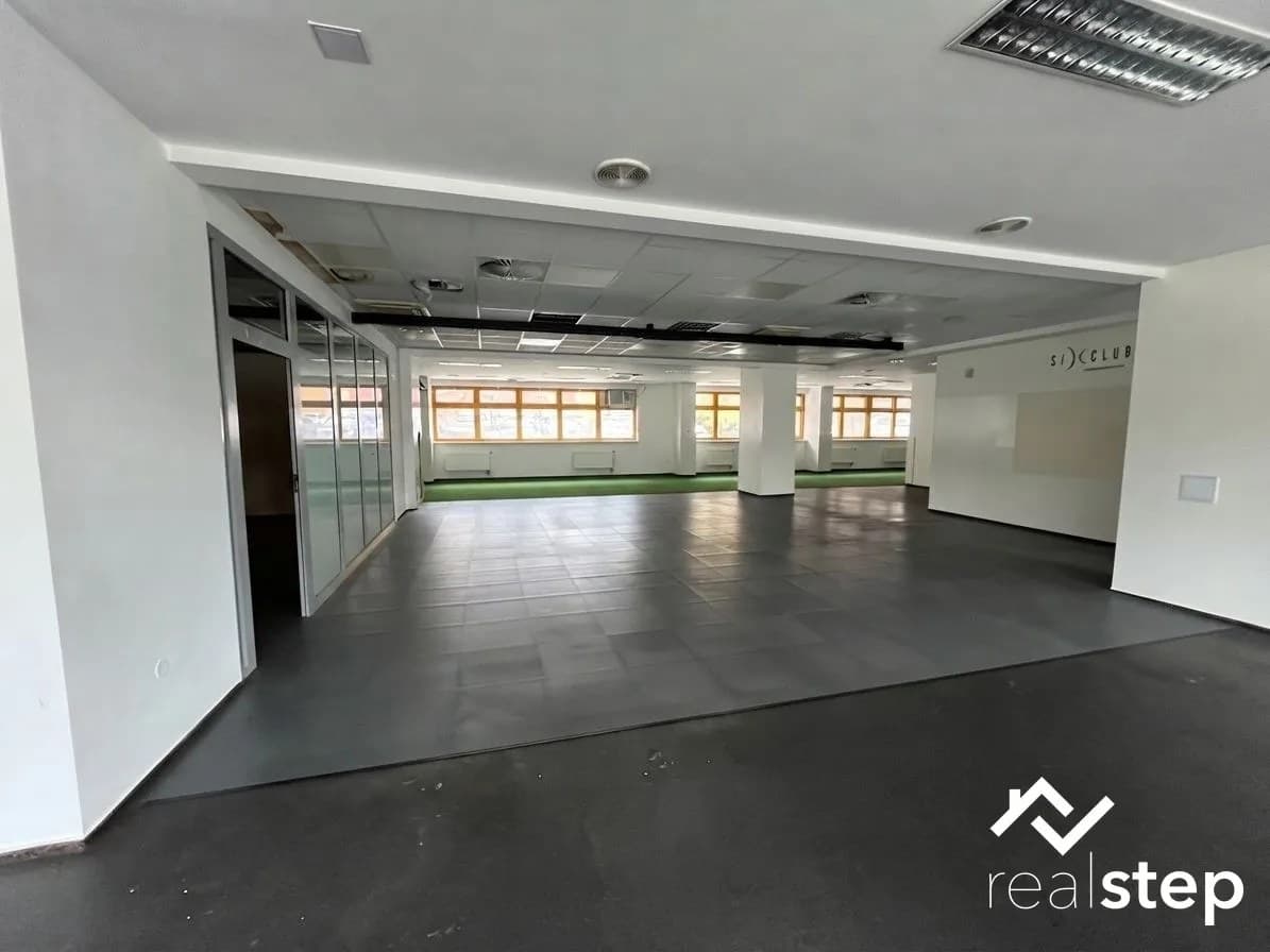 Reprezentatívny priestor s vyhradeným parkovaním, Vyšehradská, Bratislava-Petržalka